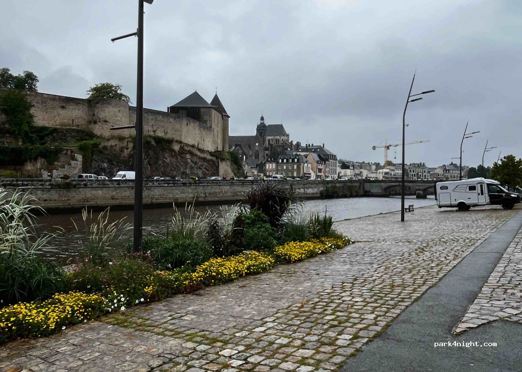 (53100) Mayenne - 11-43 Quai de la République — foto 4