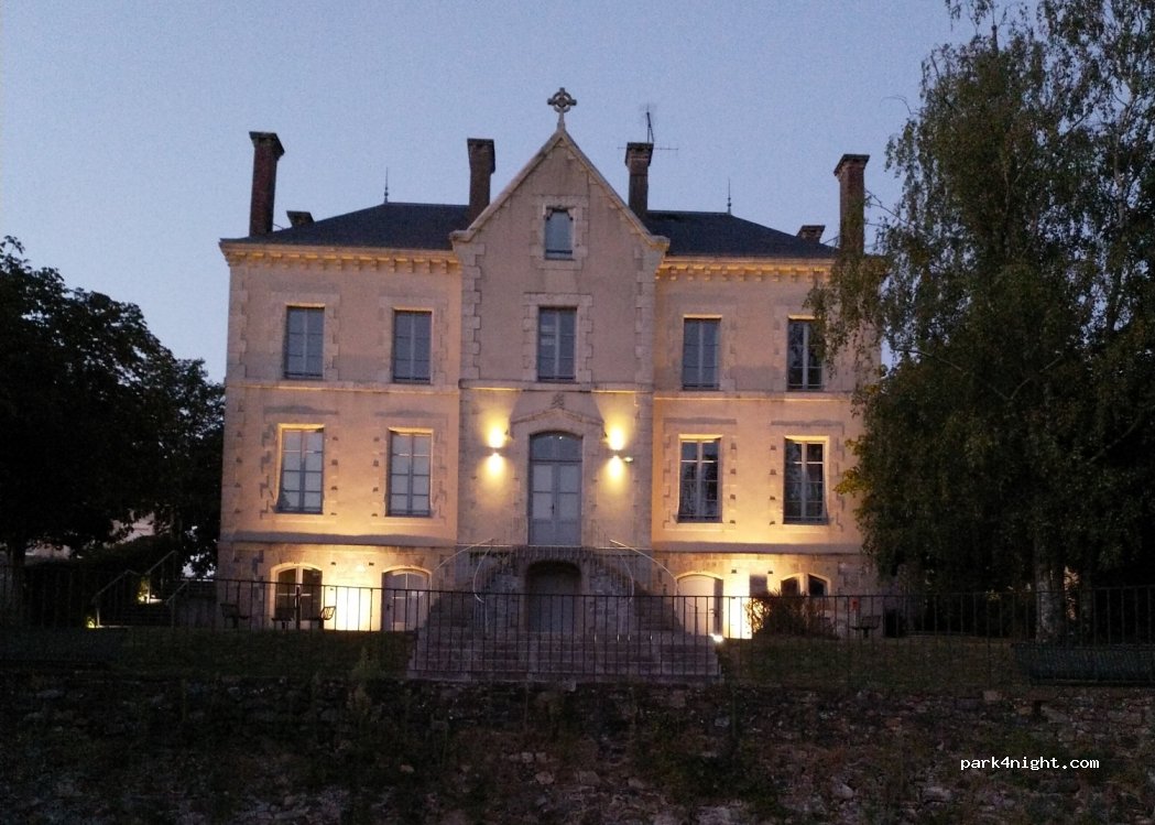 (53210) Argentré - 10 Place de l'Église — foto 2