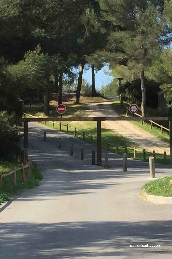 (83270) Saint-Cyr-sur-Mer - Chemin dit de la Douane — foto
