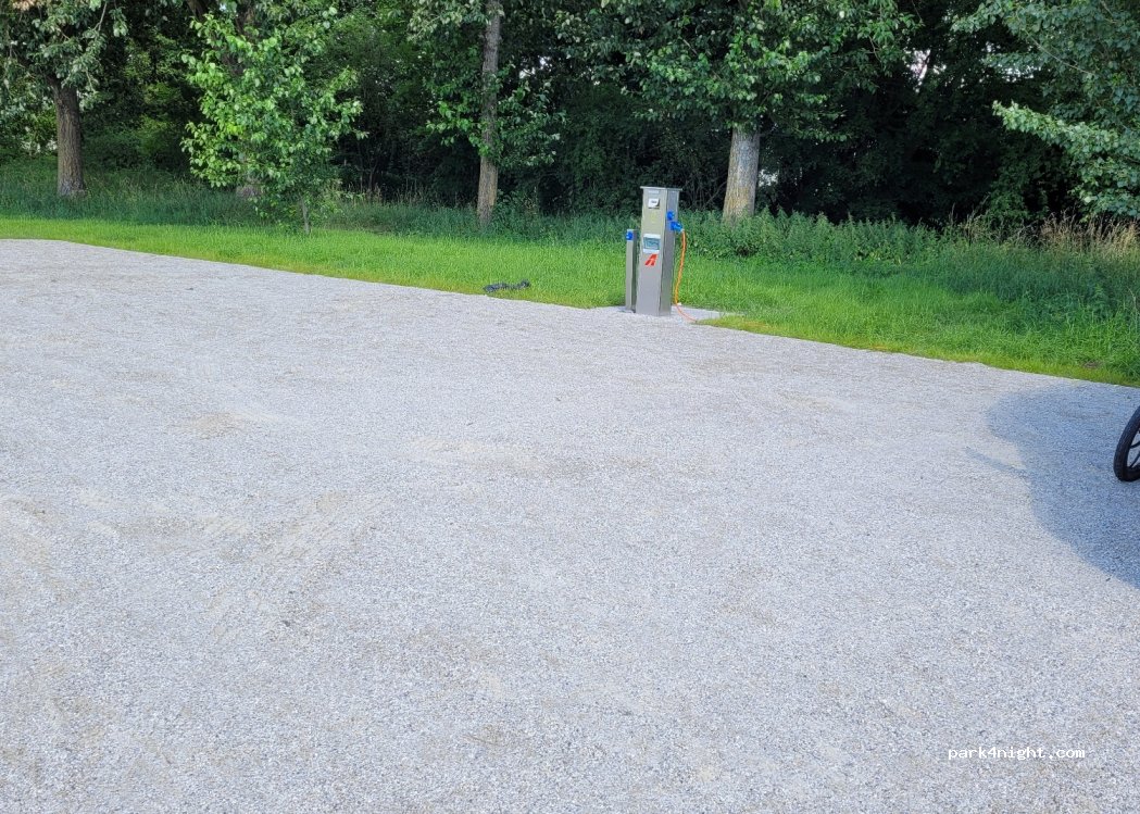 (84130) Dingolfing - 50 Stadionstraße — foto 2