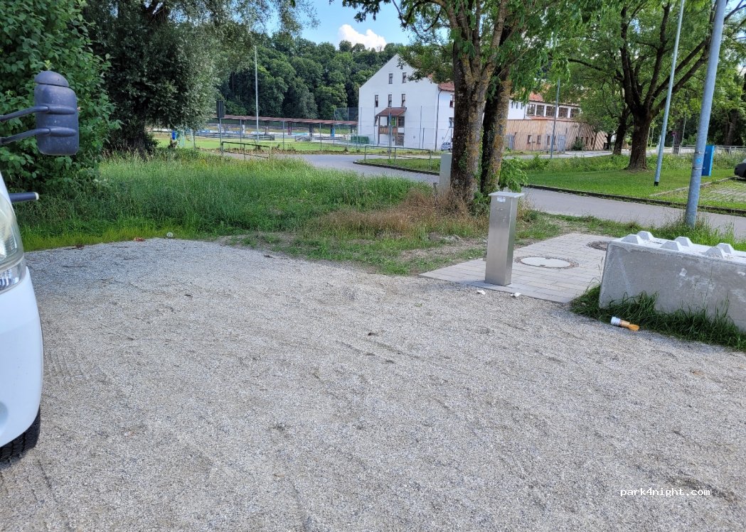 (84130) Dingolfing - 50 Stadionstraße — foto 3
