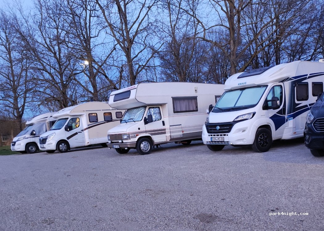 (84130) Dingolfing - 50 Stadionstraße — foto 4