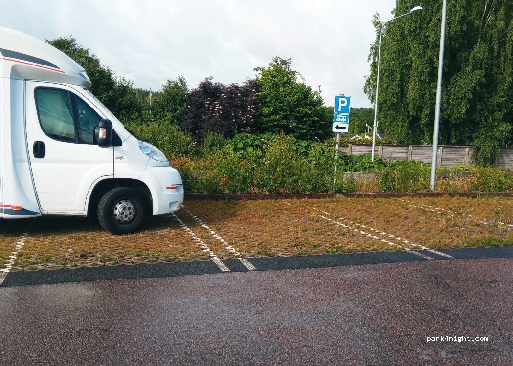 (461 70) Trollhättan - 6 Ladugårdsvägen — foto 2