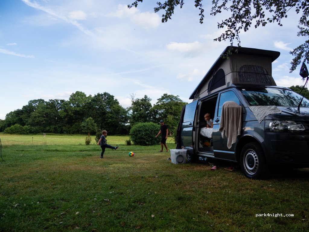 Castel Camping Château de Lez-Eaux 5 étoiles — foto