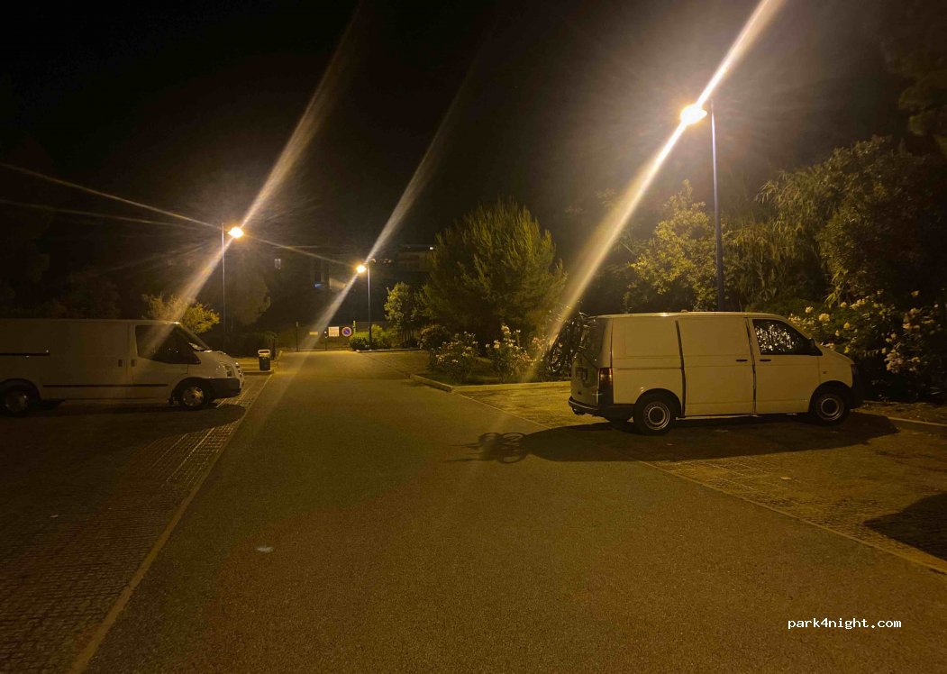 (83400) Hyères - 1669 Route de la Madrague — foto 2