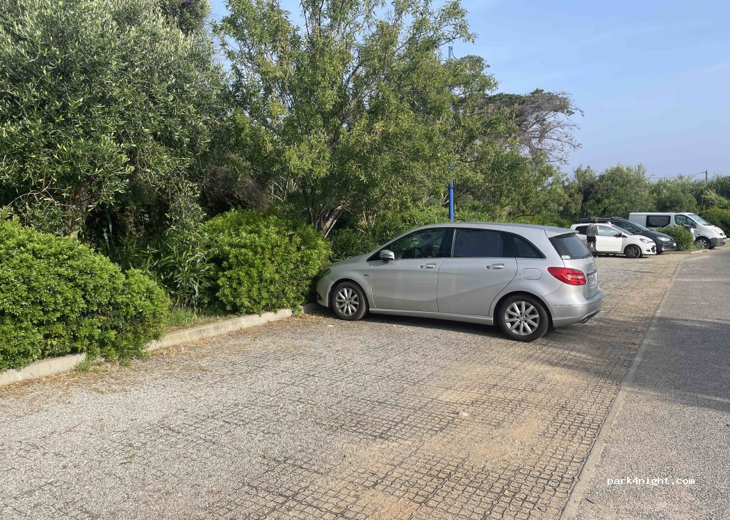 (83400) Hyères - 1669 Route de la Madrague — foto 3