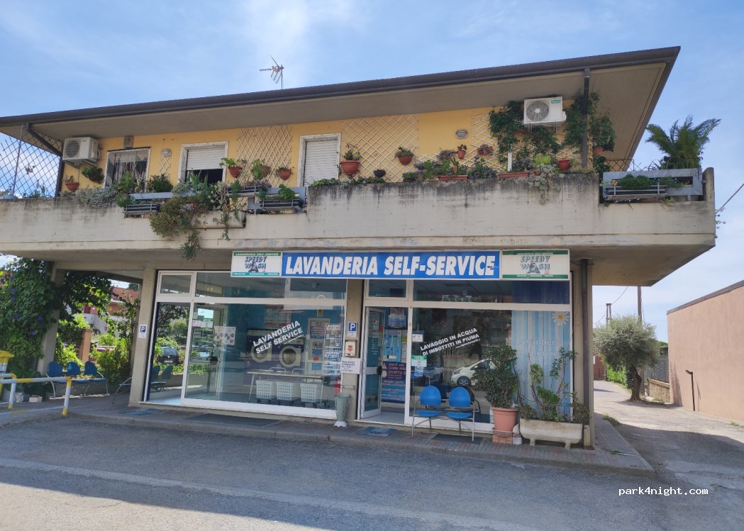 (54100) Massa - 173 Viale Roma — foto