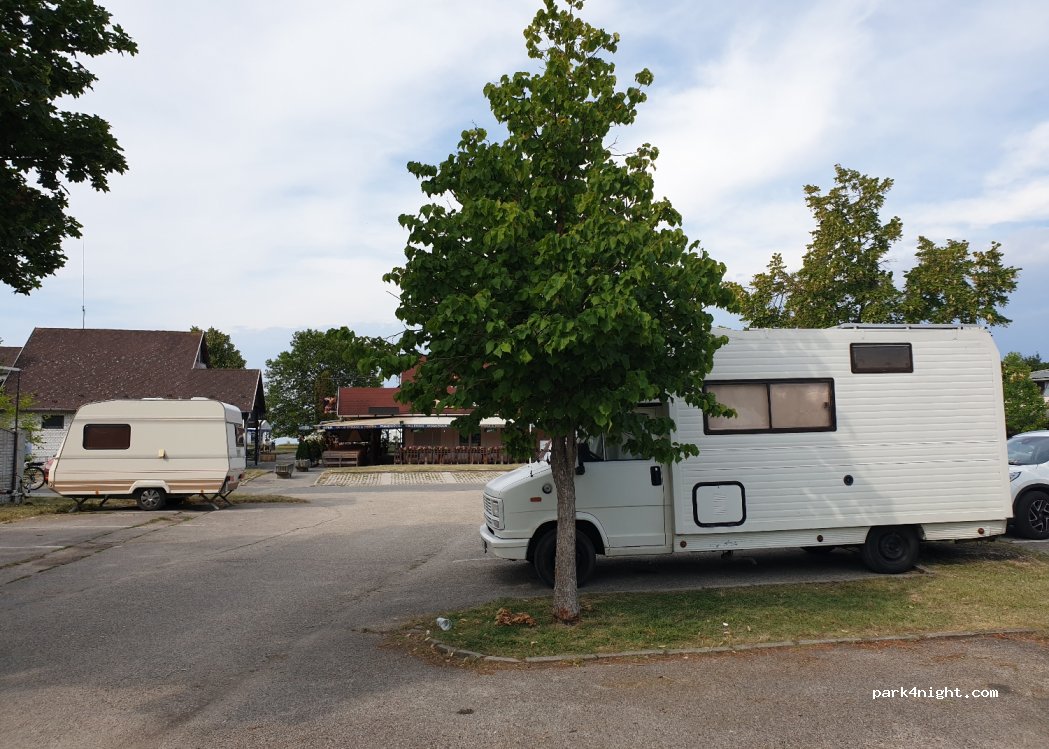 (8174) Balatonkenese - 2 Vak Bottyán utca — foto 3
