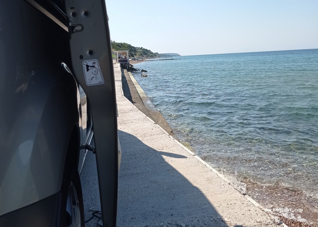 (252 00) Paralia Niforeikon - Unnamed road — foto
