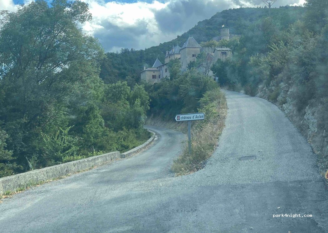 (26570) Aulan - 38 Place du Château — foto 2