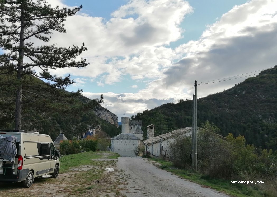 (26570) Aulan - 38 Place du Château — foto 3