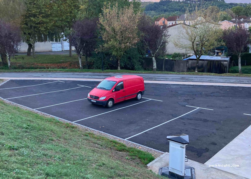 Aire de Camping-Car Lacapelle-Marival — foto