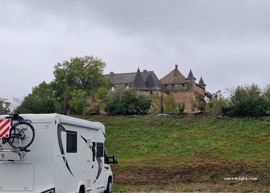 Aire de Camping-Car Lacapelle-Marival — foto 4