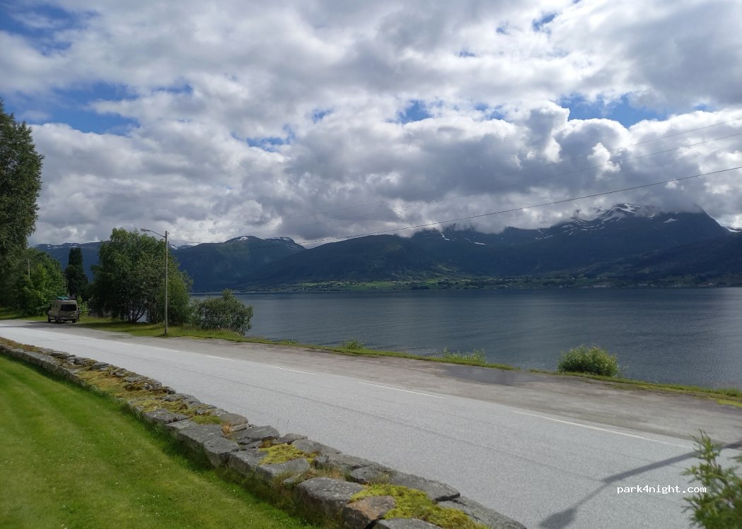 (6823) Sandane - 44 Sekundær Fylkesveg 700 — foto
