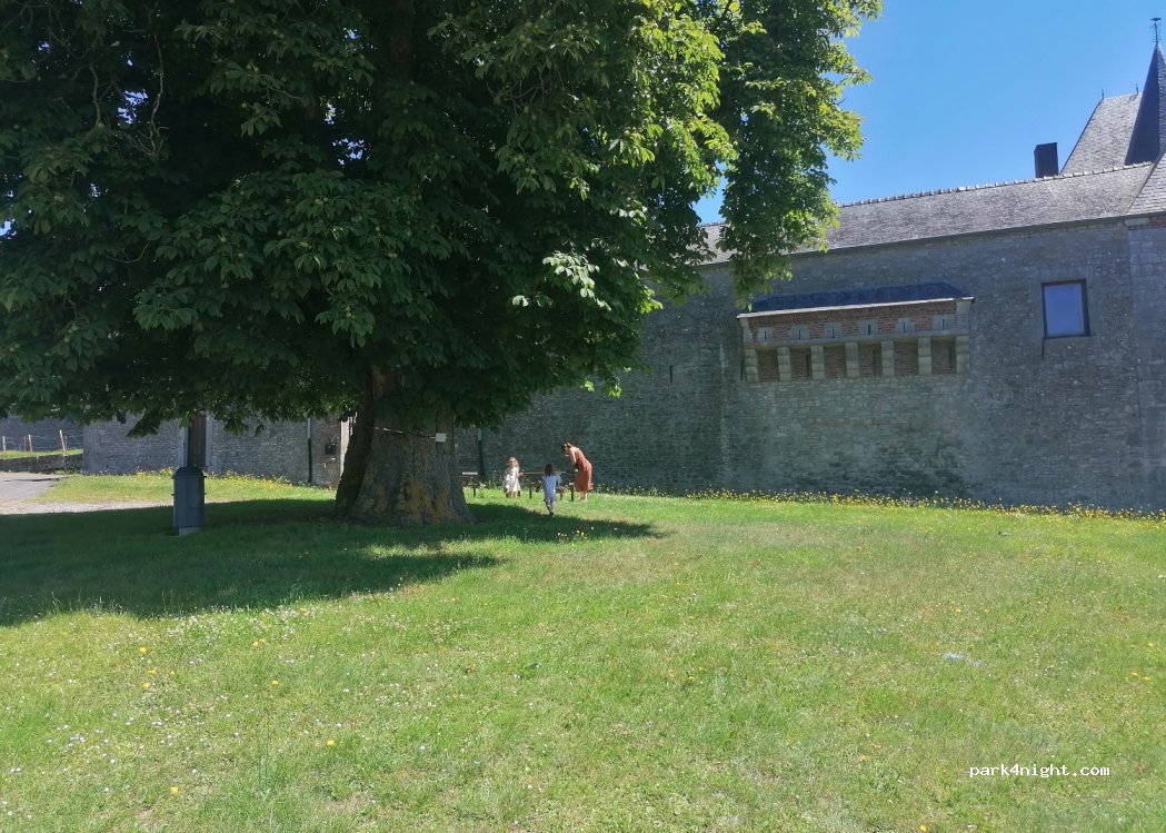 (5600) Philippeville - 16 Place Saint-Médard — foto 2