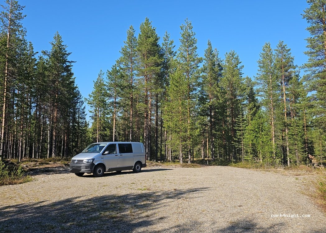(98530) Pyhätunturi - 81 Luostontie — foto