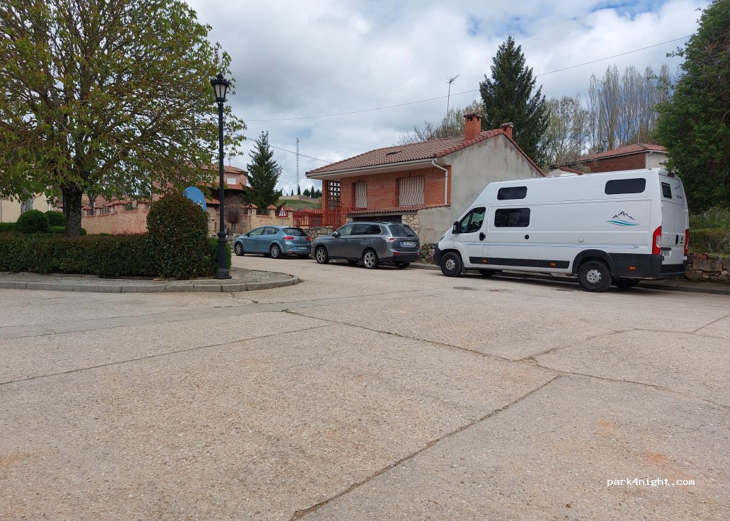 (09410) Coruña del Conde - 56 Carretera Aranda Salas — foto