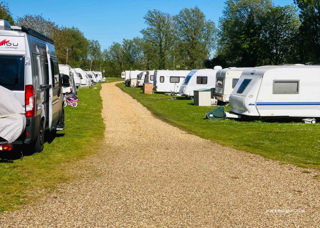 Silver Road Caravan Park — foto