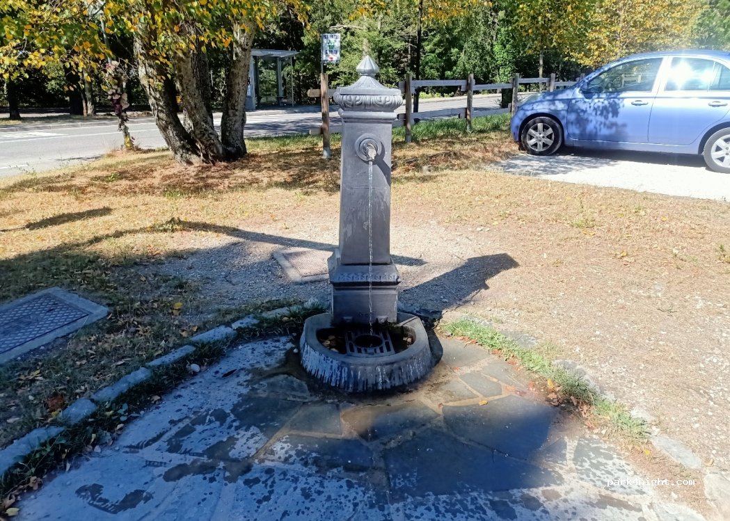 (34142) Trieste - Via Carlo De Marchesetti — foto 3