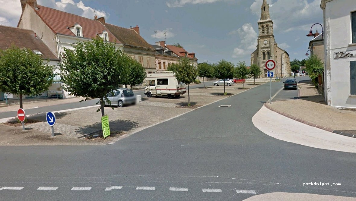 (03170) Bézenet - 5 Place de l'Église — foto