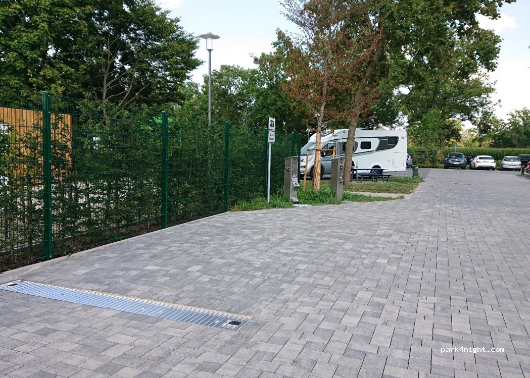 Wohnmobilstellplatz Freibad Verl — foto