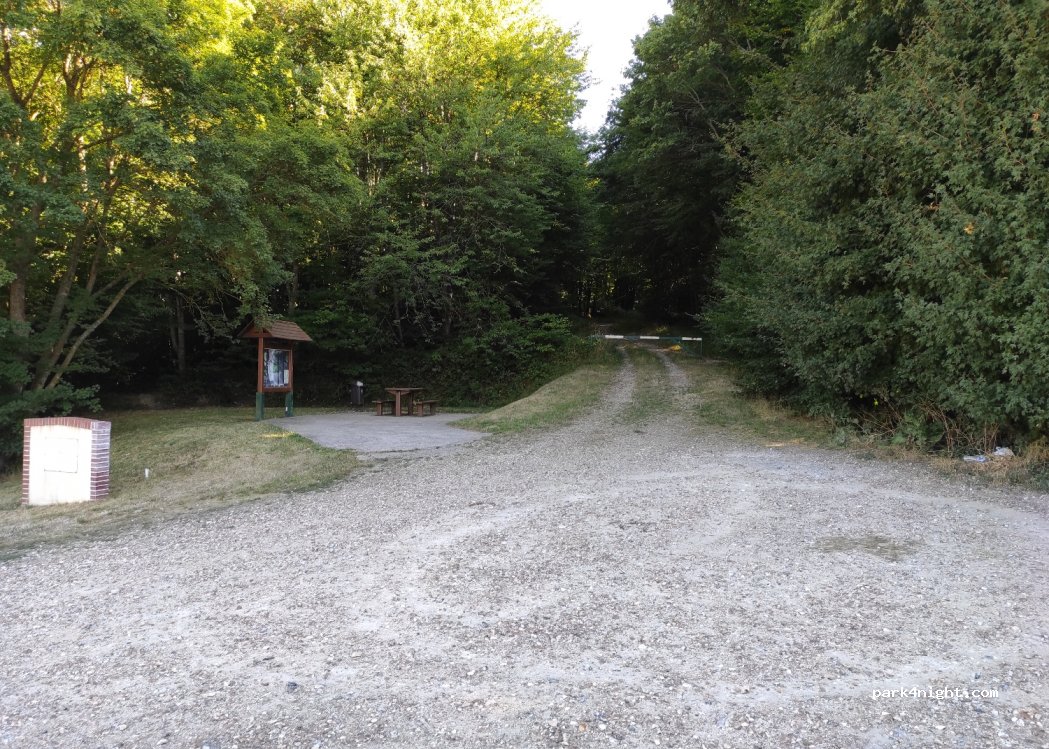 (27380) Charleval - D169 — foto