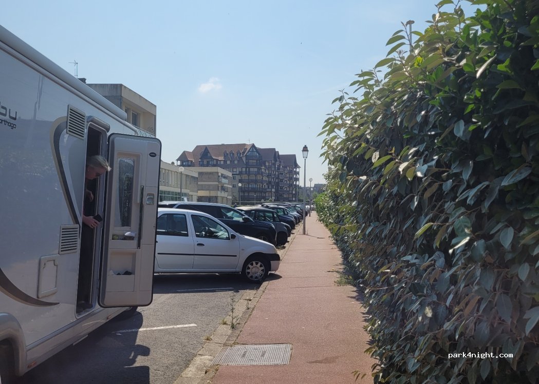 (14800) Deauville - 10 Boulevard Eugène Cornuche — foto