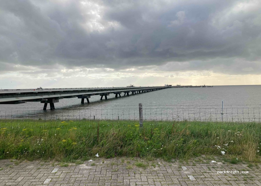 (26388) Wilhelmshaven - Am Tiefen Fahrwasser — foto
