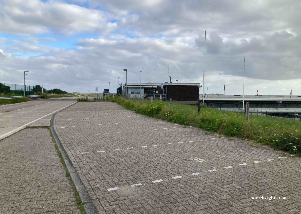 (26388) Wilhelmshaven - Am Tiefen Fahrwasser — foto 2