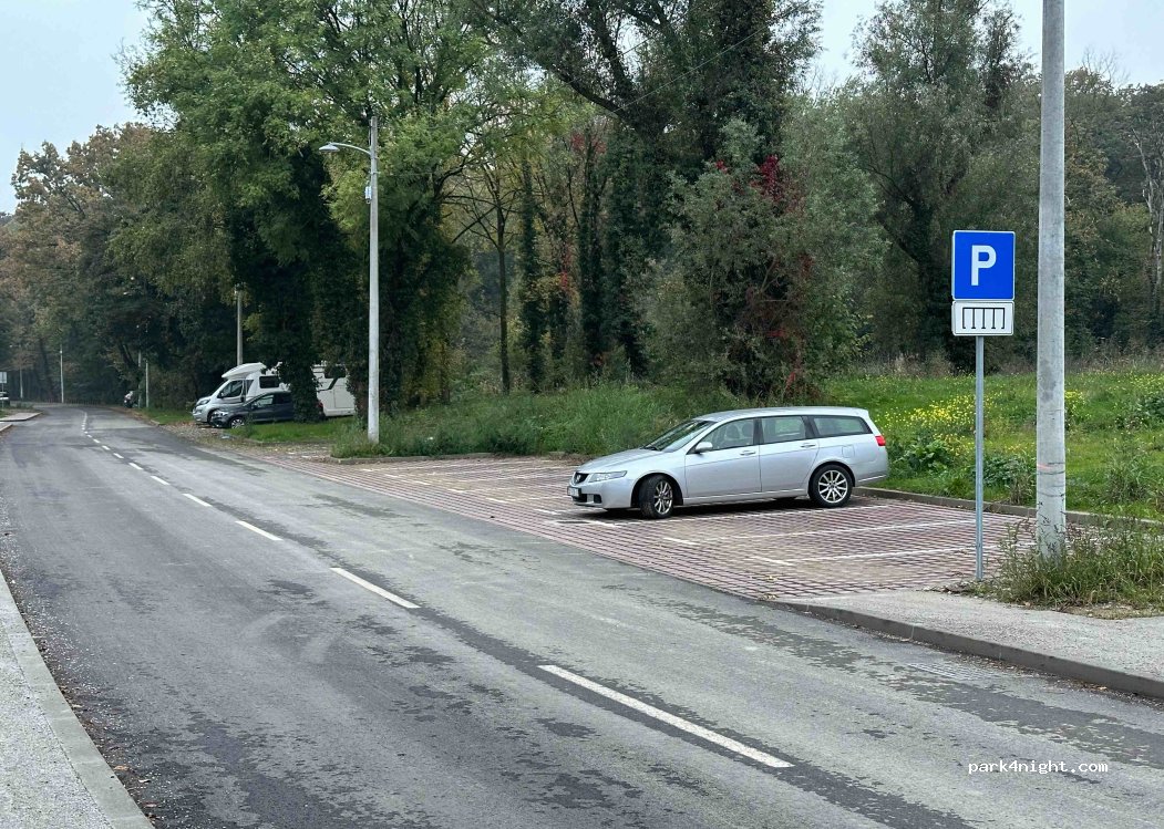 (10000) Zagreb - 10 Ulica Fakultetsko dobro — foto