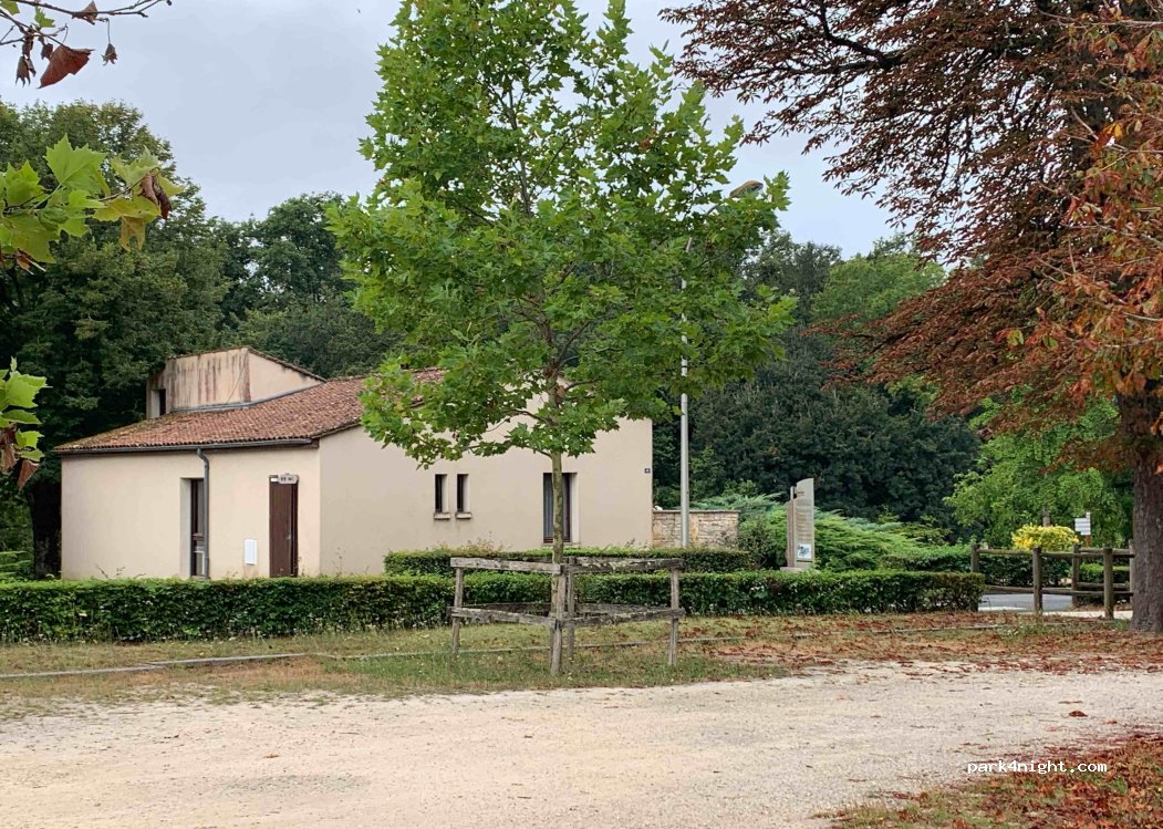 (16380) Marthon - 40 Le Château — foto