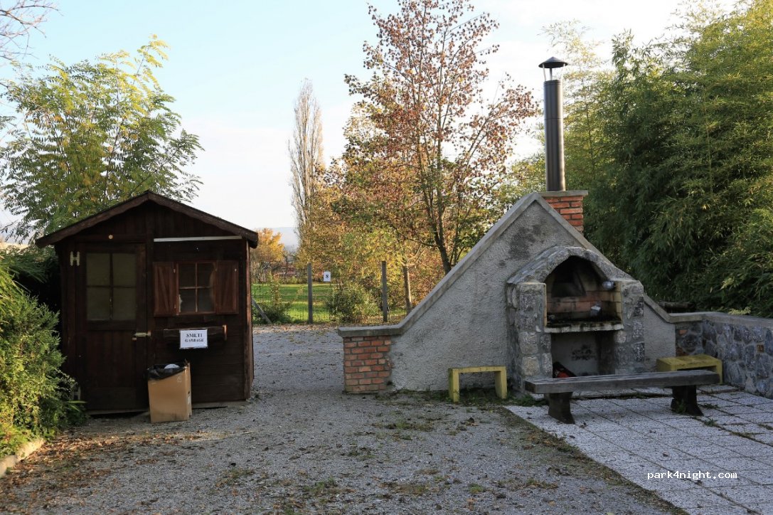 PZA - Camper stop Stara vrtnarija Grm — foto