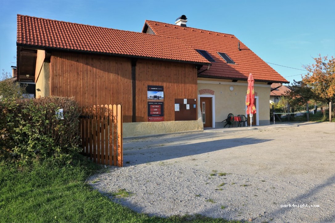 PZA - Camper stop Stara vrtnarija Grm — foto 2