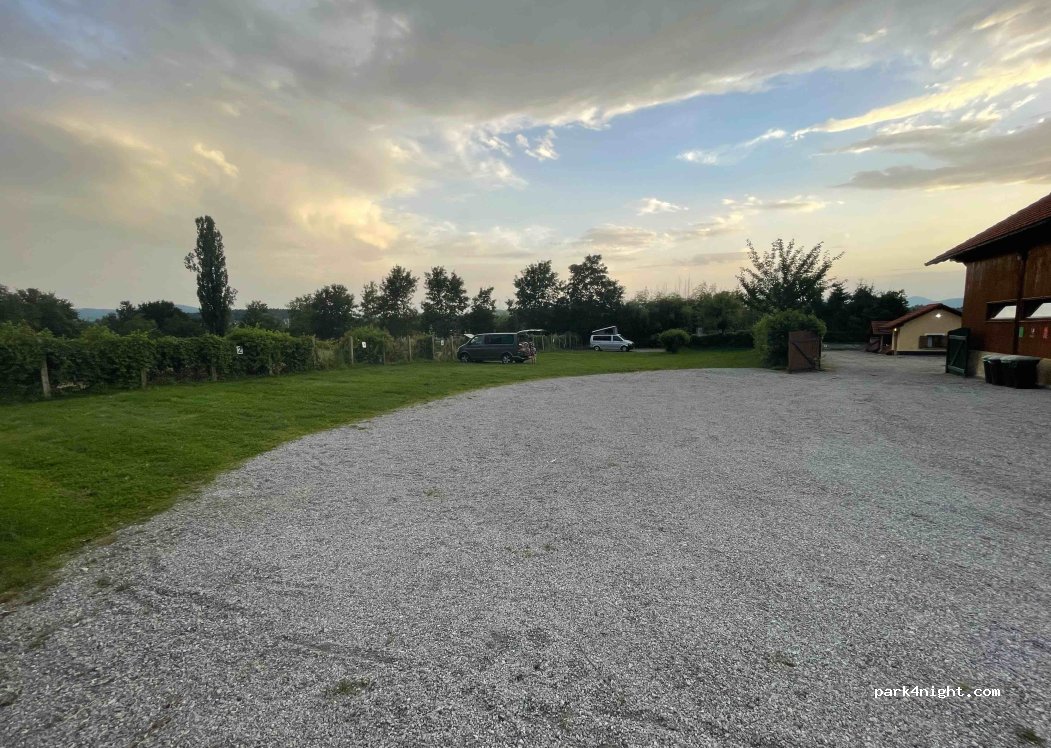 PZA - Camper stop Stara vrtnarija Grm — foto 3