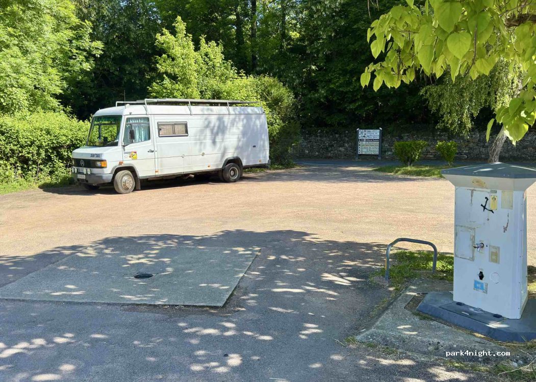 (24800) Saint-Jean-de-Côle - 1-11 Le Bourg — foto 5