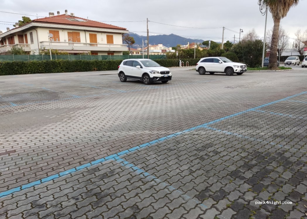 (54100) Marina di Massa - 2 Via Tornaboni — foto 2