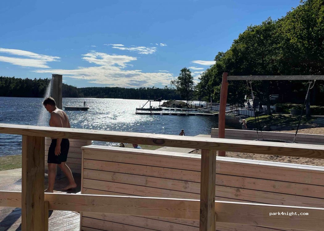 (461 98) Trollhättan - 20 Vårhagavägen — foto 2