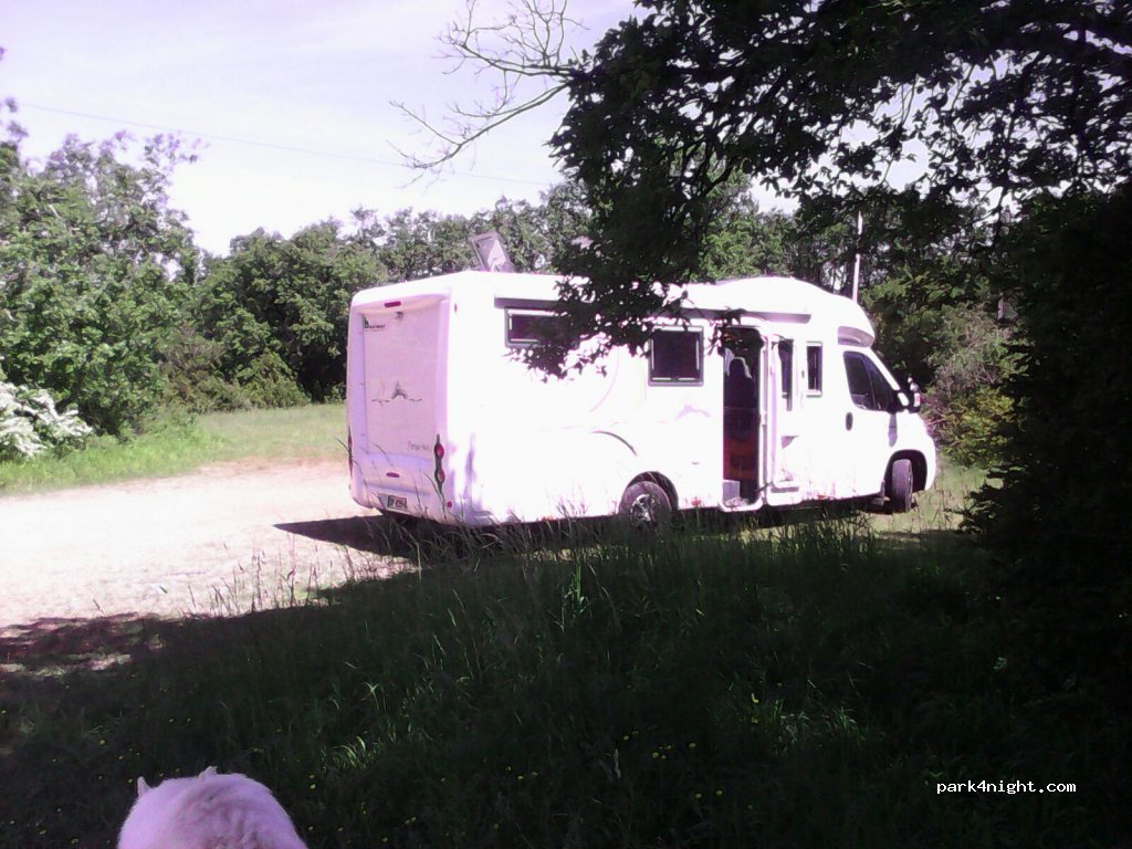 (82140) Saint-Antonin-Noble-Val - Unnamed Road — foto
