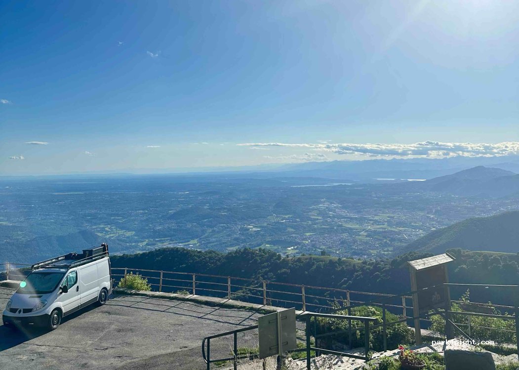 (22012) Cernobbio - Via Per Il Bisbino — foto 3