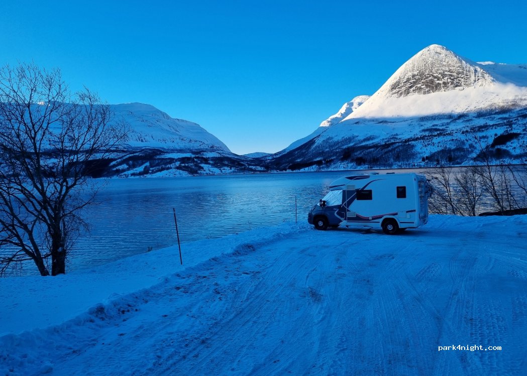 (8266) Mørsvikbotn - Unnamed road — foto 2