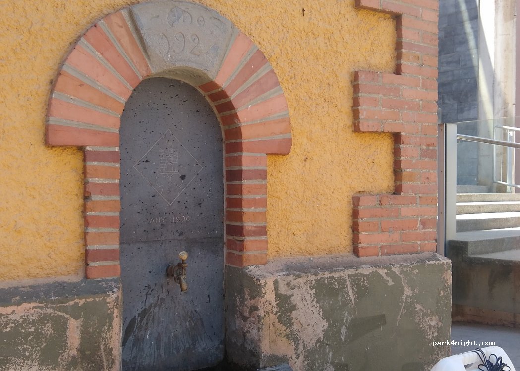 (17856) Castellfollit de la Roca - 2 Plaça Sant Roc — foto