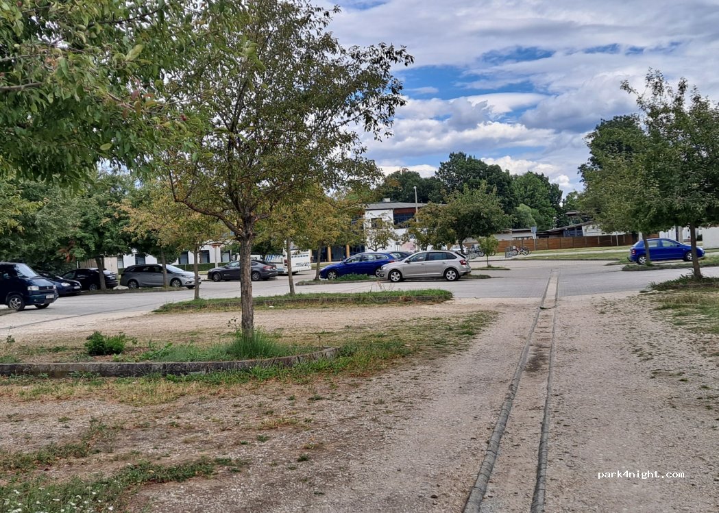 (8500) Pápa - 5 Várkert út — foto 3