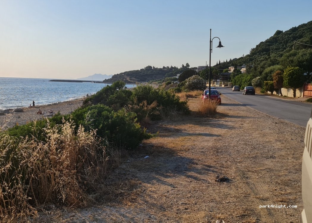(480 62) Paralia - Unnamed Road — foto
