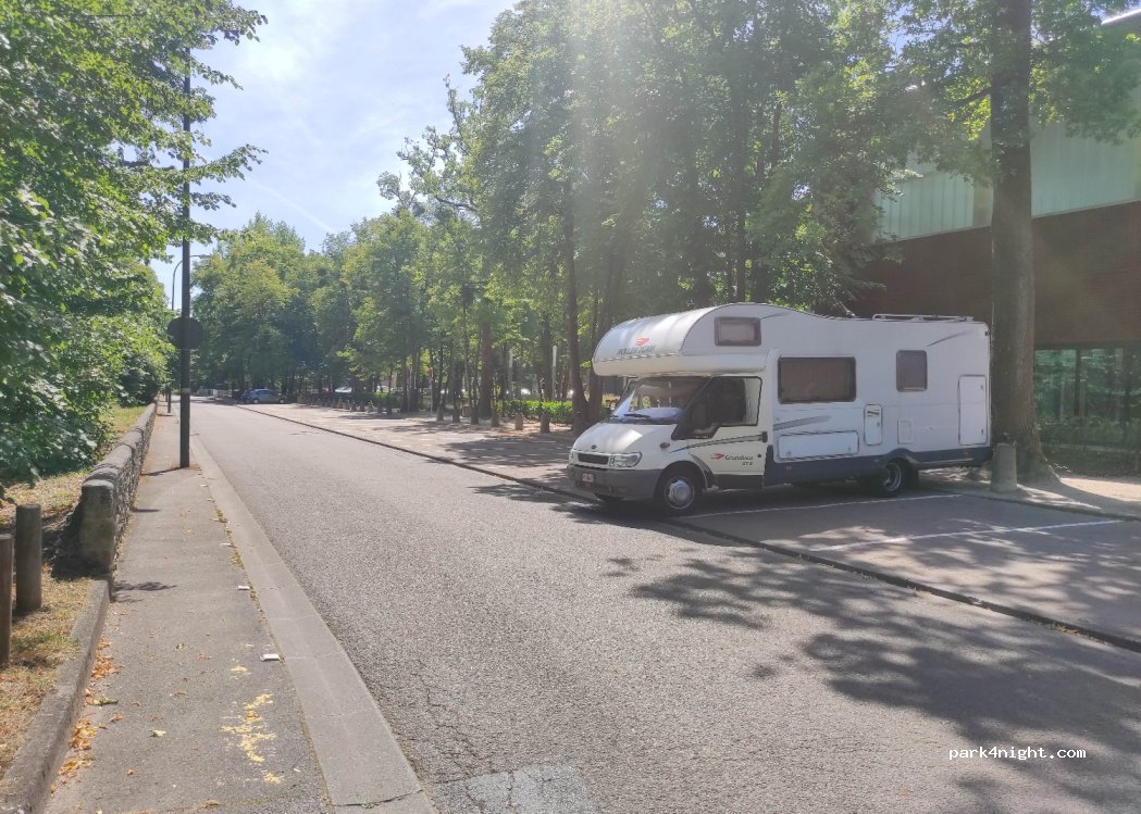 (60500) Chantilly - 1 Allée du Castel — foto