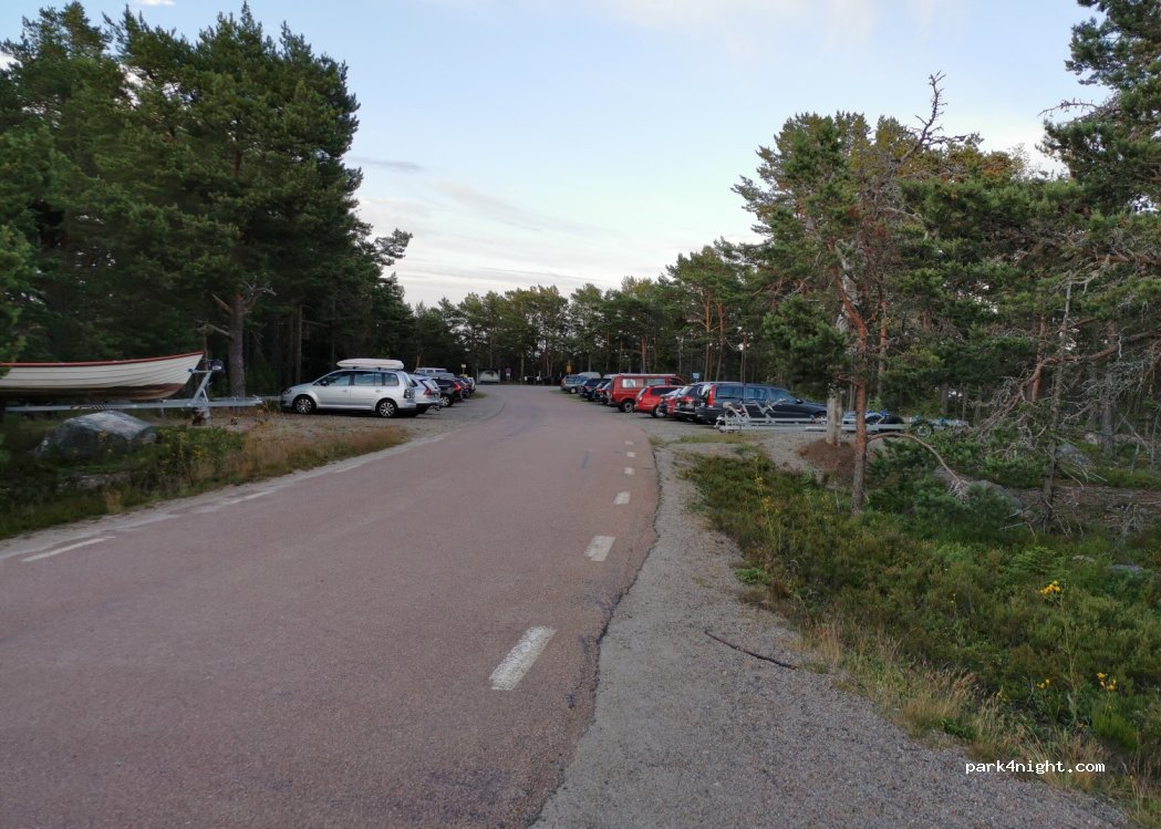 (824 93) Kuggören - Unnamed Road — foto 2
