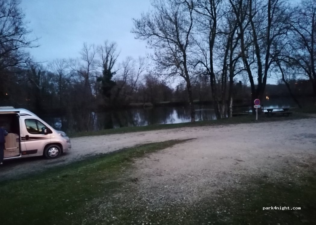 (16000) Angoulême - 7 Rue du Port Thureau — foto 3