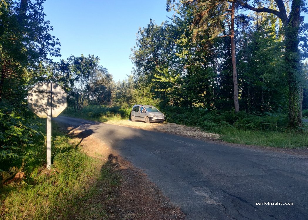 (24580) Rouffignac-Saint-Cernin-de-Reilhac - Route de la Chapelle Saint Reynal — foto 2
