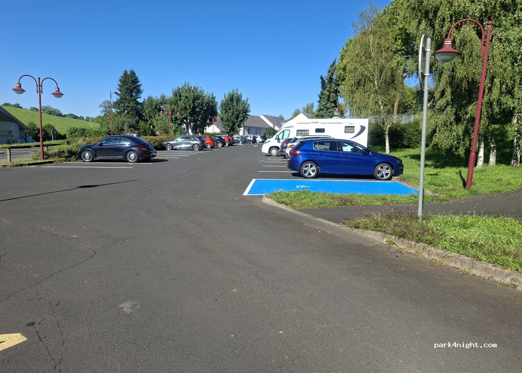 (15200) Mauriac - 4 Avenue Préfet Claude Erignac — foto 2
