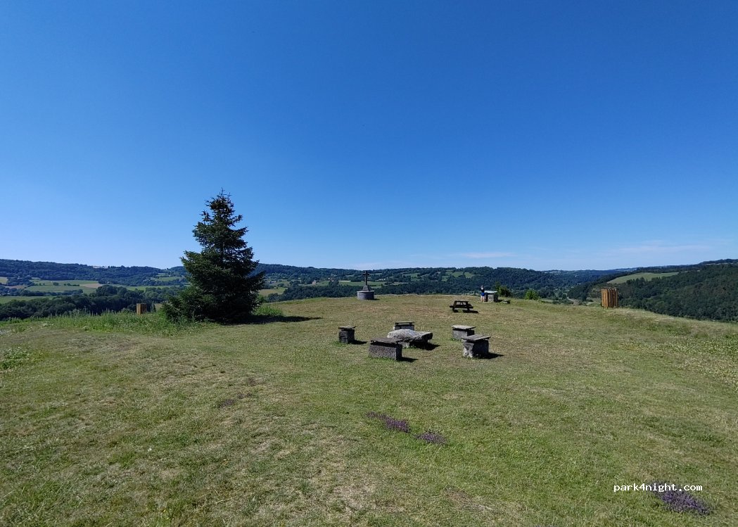 (63230) Saint-Pierre-le-Chastel - 432 D579 — foto