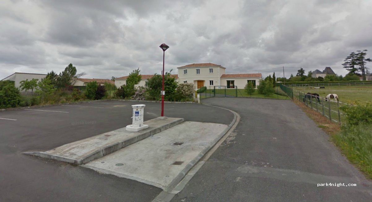 (16370) Cherves-Richemont - 28-30 Avenue Jean Monnet — foto